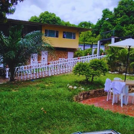 Hotel Villa De Rauzan Мельгар Экстерьер фото